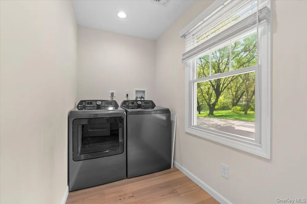 23 Overlook Drive Laurel Hollow, NY 11791