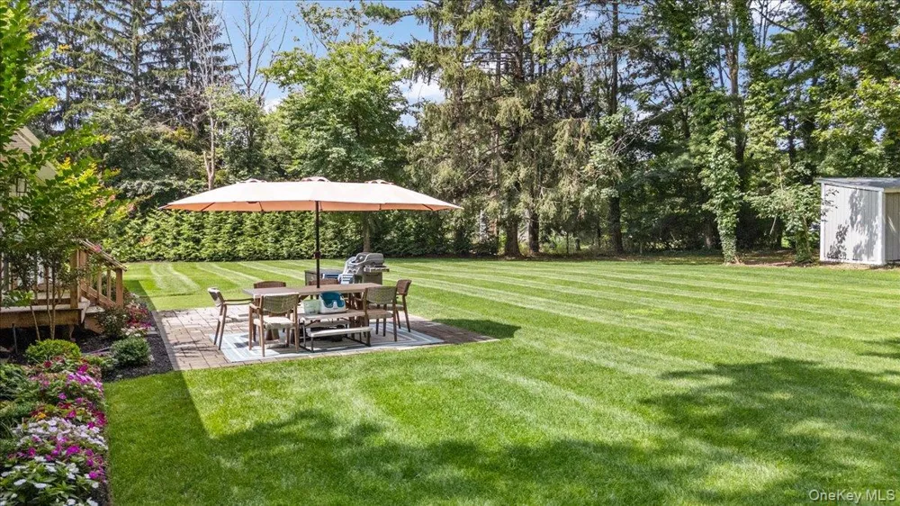 23 Overlook Drive Laurel Hollow, NY 11791