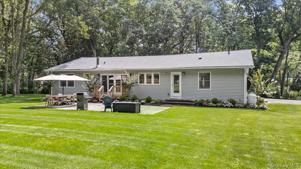 23 Overlook Drive Laurel Hollow, NY 11791