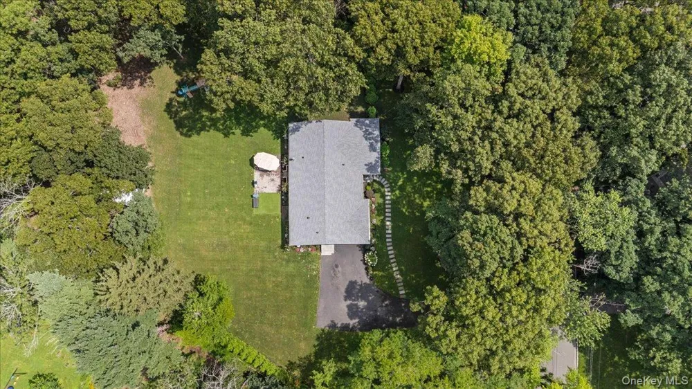 23 Overlook Drive Laurel Hollow, NY 11791