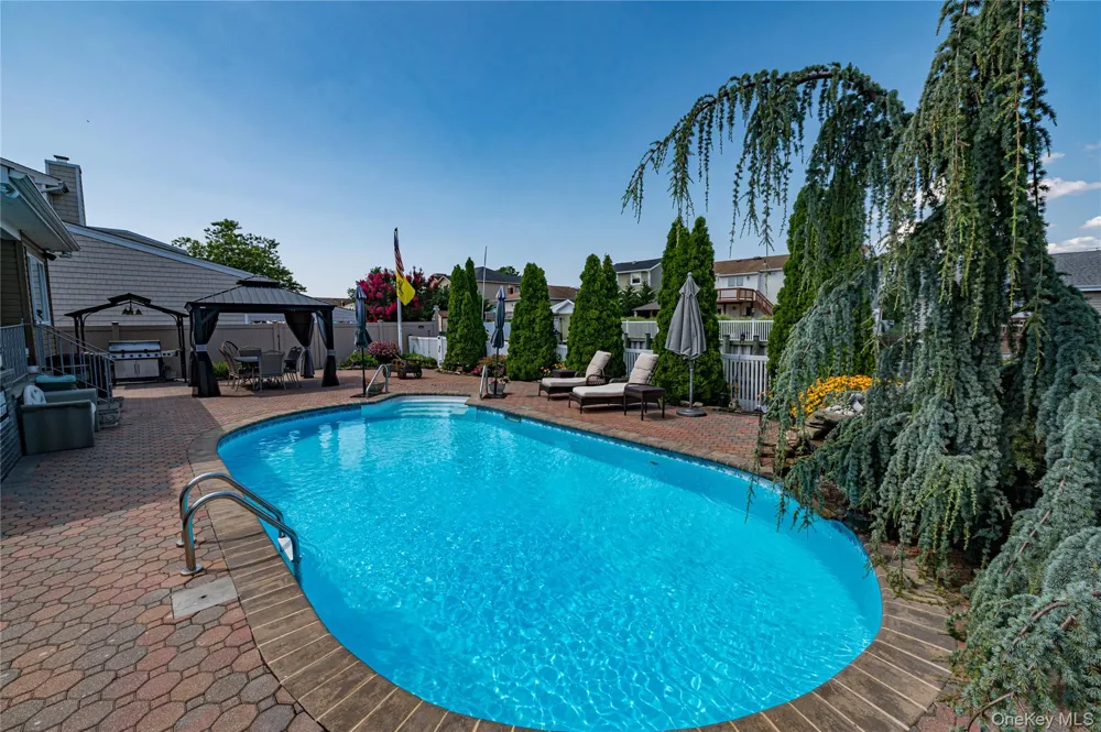 718 Farmers Avenue Bellmore, NY 11710