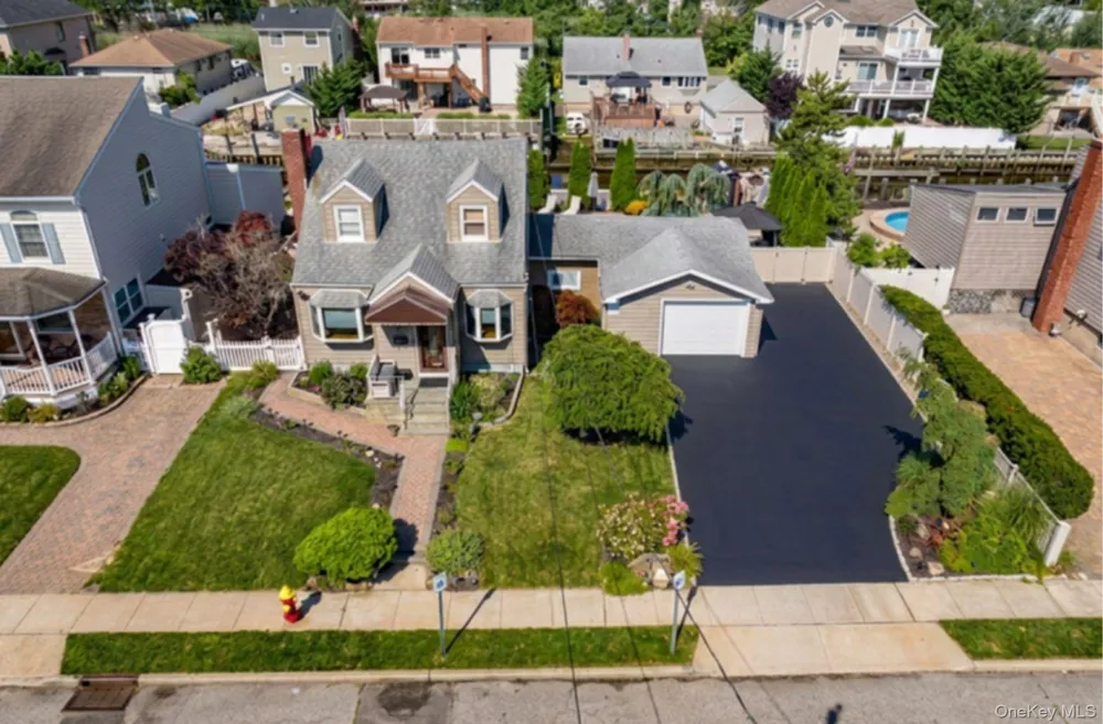 718 Farmers Avenue Bellmore, NY 11710