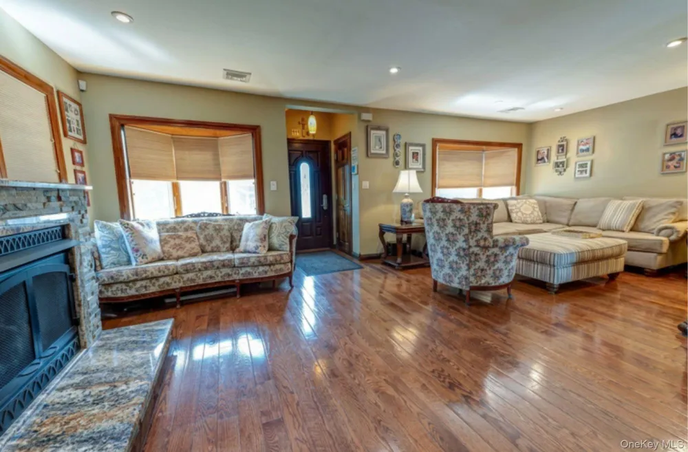 718 Farmers Avenue Bellmore, NY 11710