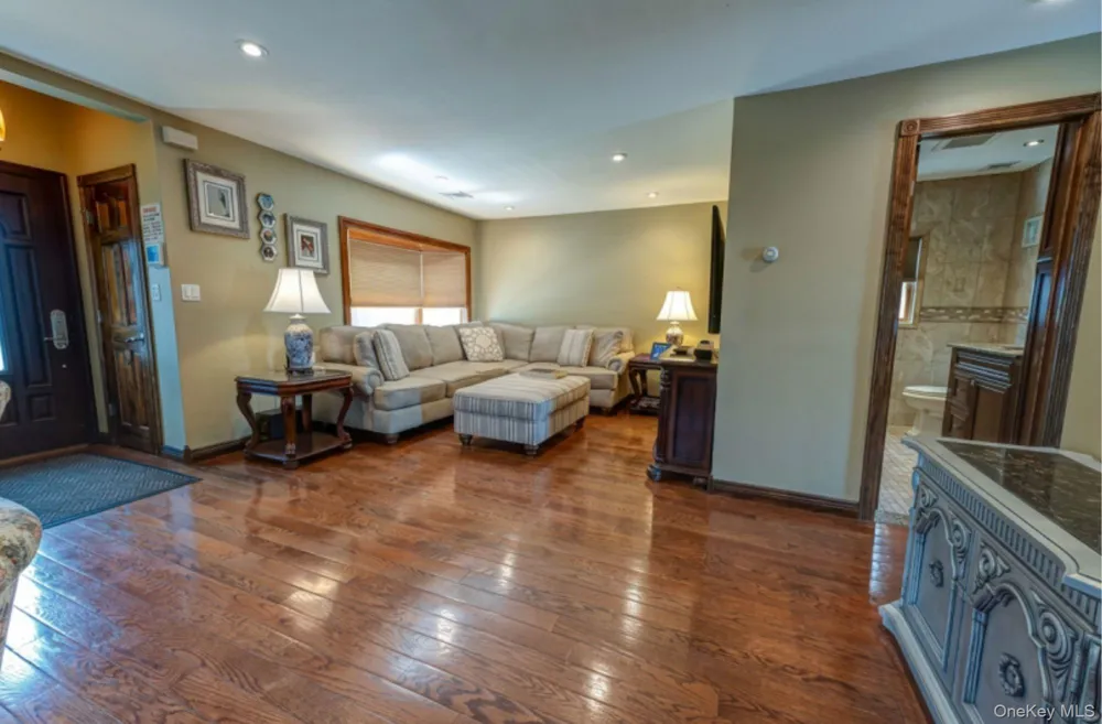 718 Farmers Avenue Bellmore, NY 11710