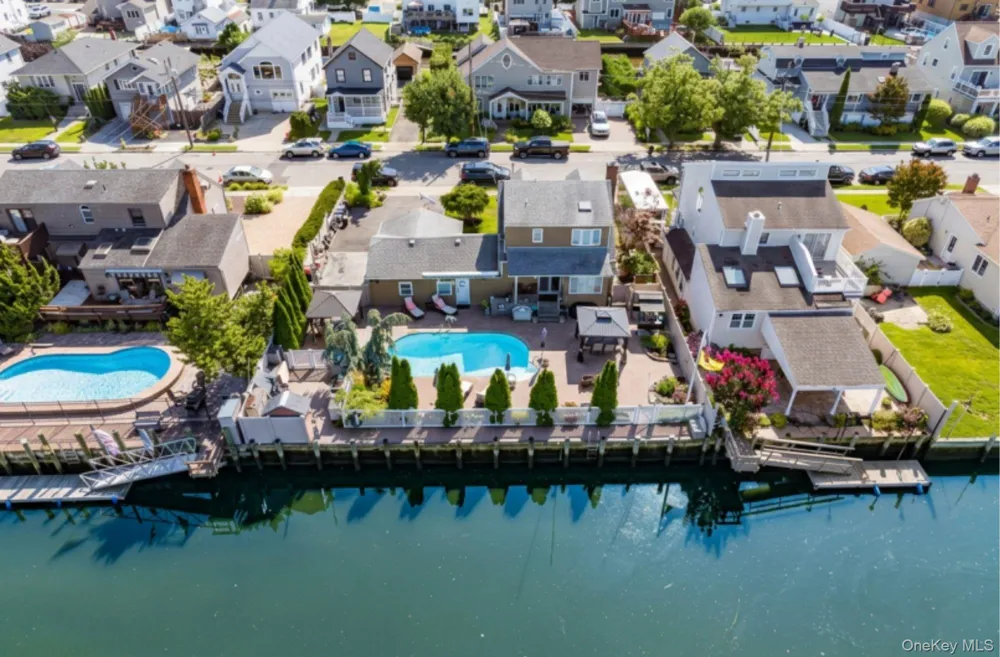 718 Farmers Avenue Bellmore, NY 11710
