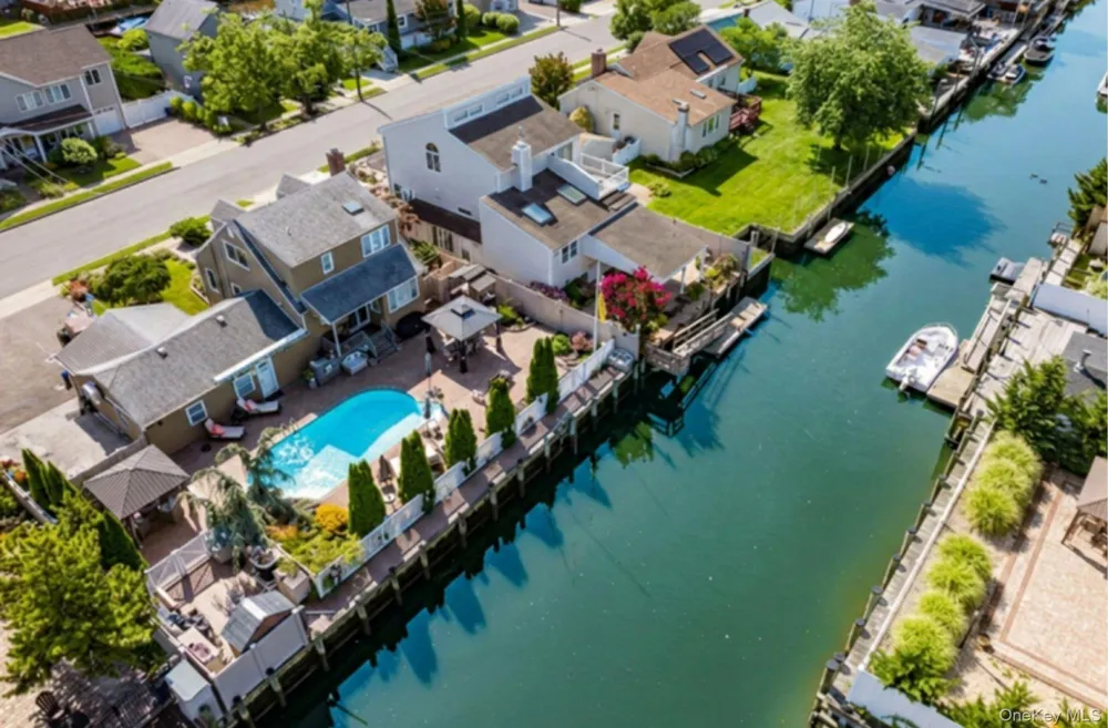 718 Farmers Avenue Bellmore, NY 11710