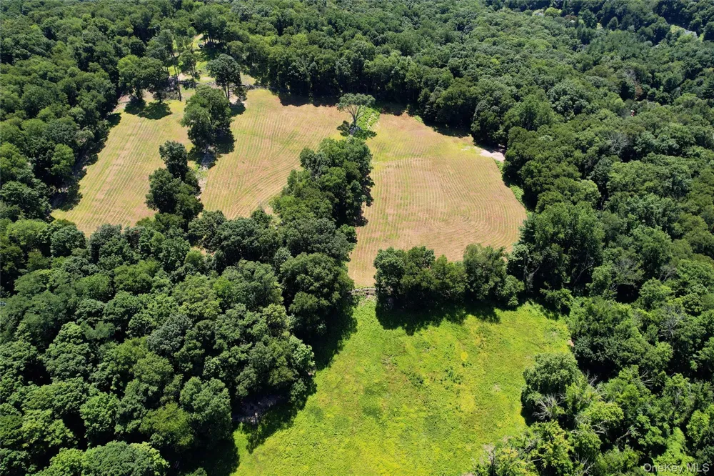 725 Croton Lake Road Bedford Corners, NY 10549