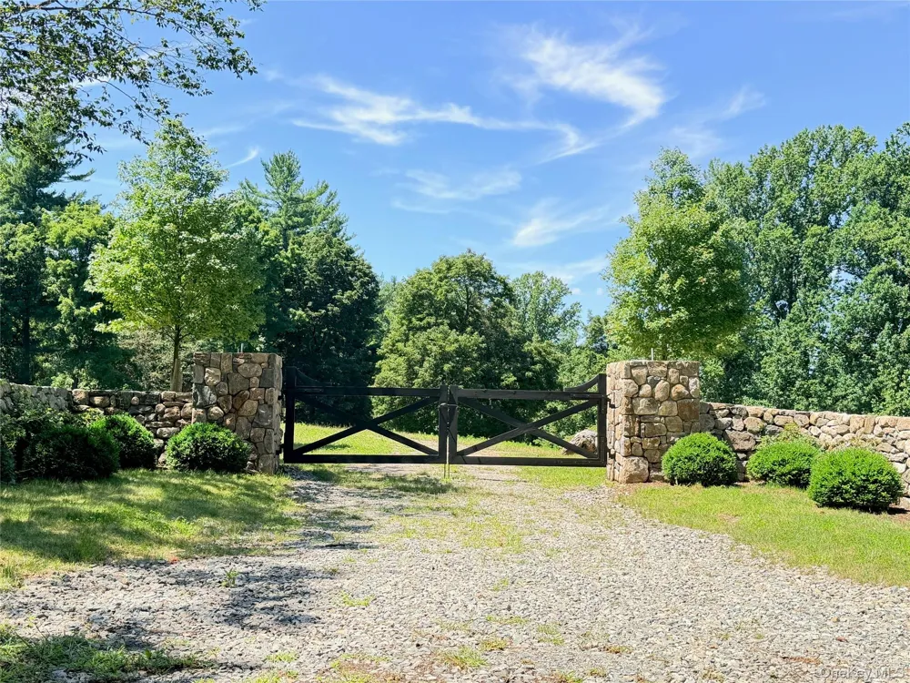 725 Croton Lake Road Bedford Corners, NY 10549