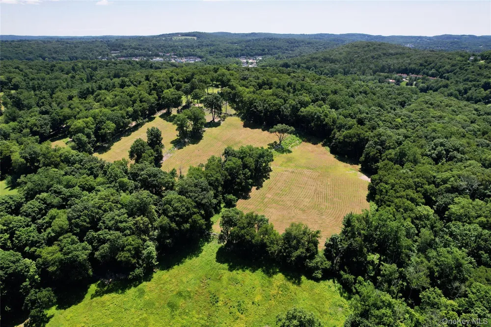 725 Croton Lake Road Bedford Corners, NY 10549
