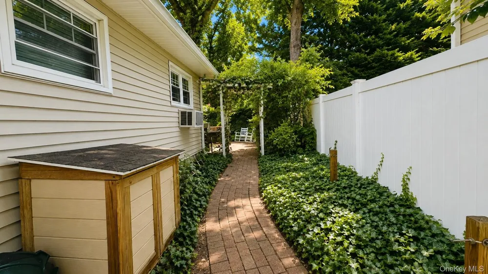 38 Hill Drive Glen Head, NY 11545
