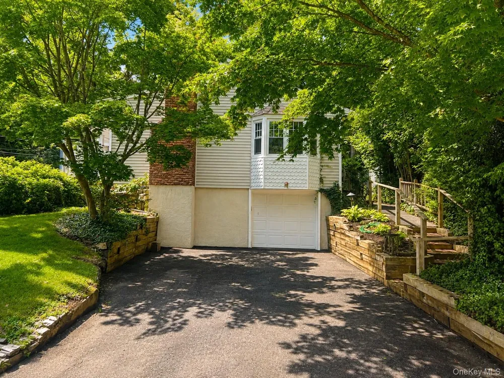 38 Hill Drive Glen Head, NY 11545