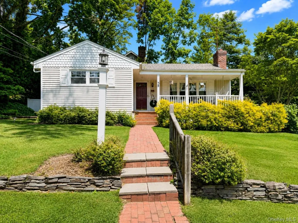 38 Hill Drive Glen Head, NY 11545