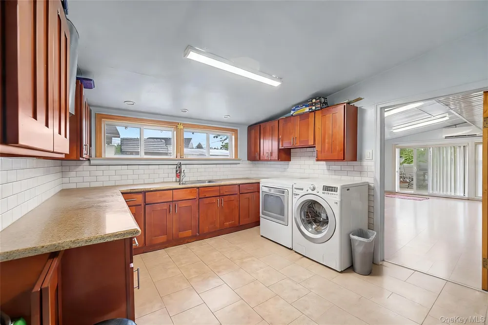 210 Spindle Road Hicksville, NY 11801