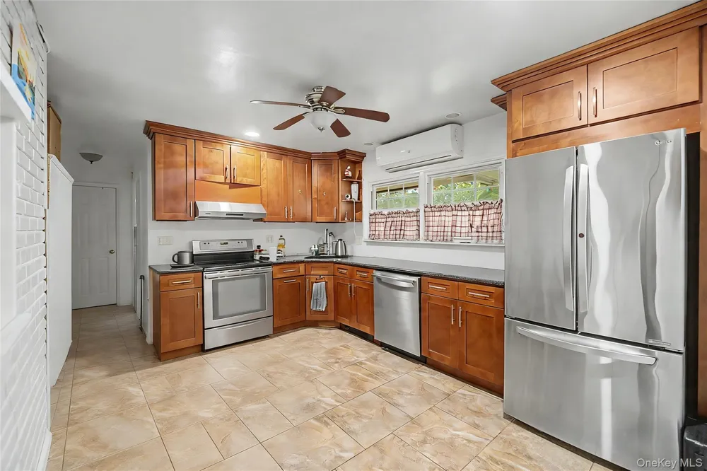 210 Spindle Road Hicksville, NY 11801