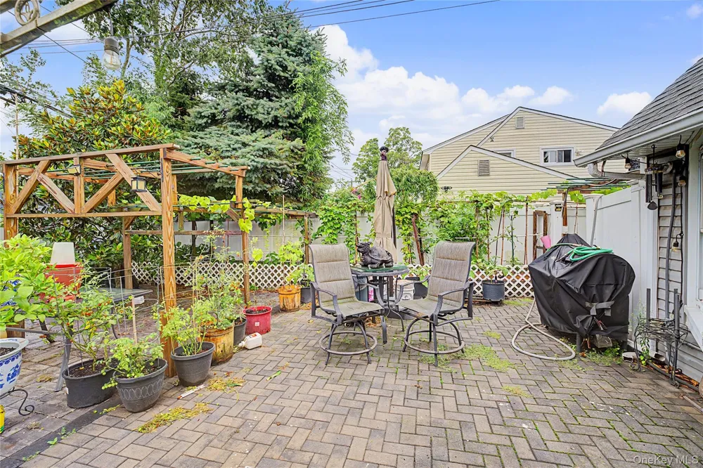210 Spindle Road Hicksville, NY 11801