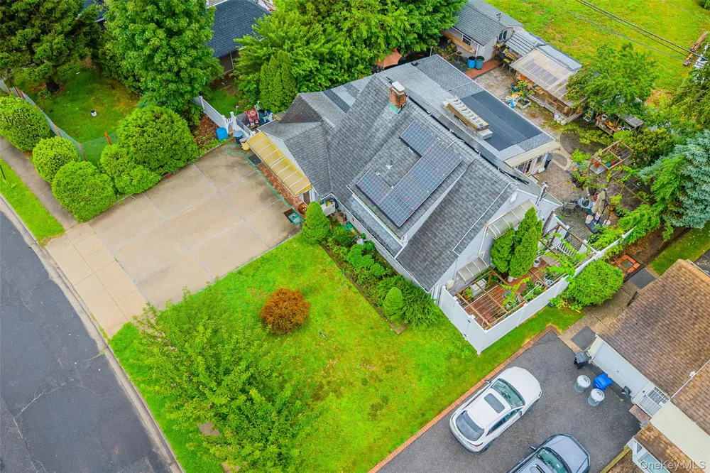 210 Spindle Road Hicksville, NY 11801