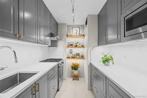 4140 Union Street #4M