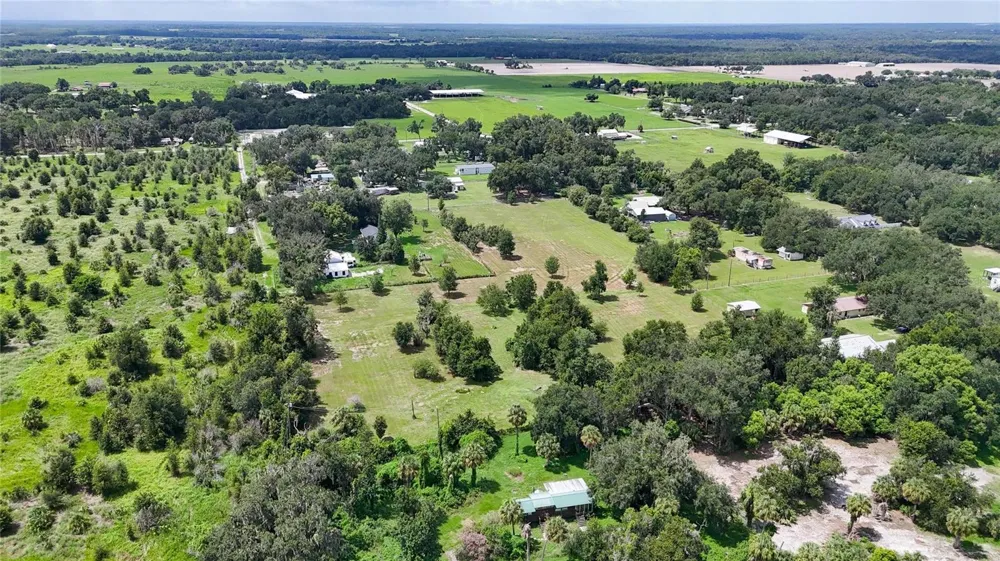 2452 WELCOME ROAD Lithia, FL 33547