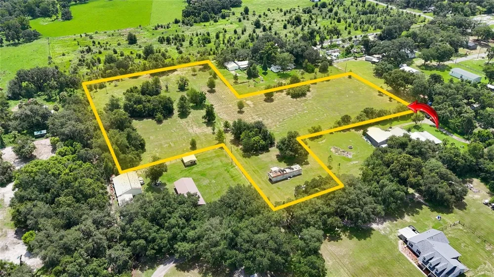 2452 WELCOME ROAD Lithia, FL 33547
