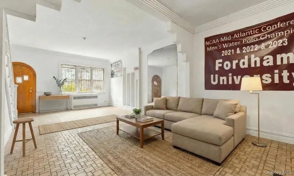 2459 Hoffman Street Bronx, NY 10458