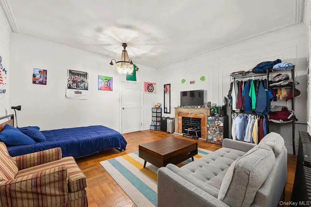 2459 Hoffman Street Bronx, NY 10458