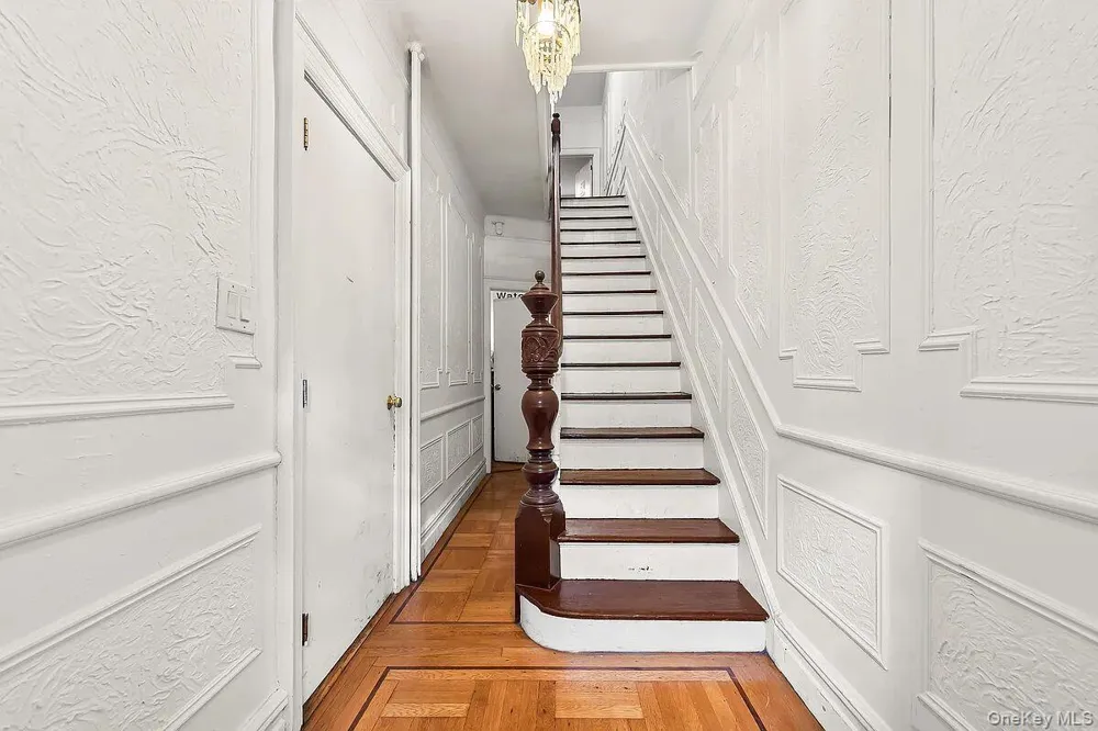 2459 Hoffman Street Bronx, NY 10458