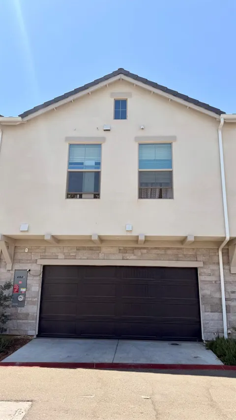 606 W Mahogany Lane
