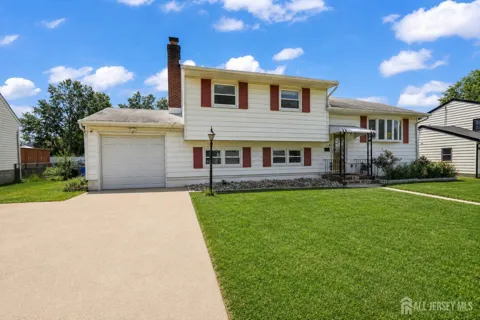 18 Deerwood Avenue