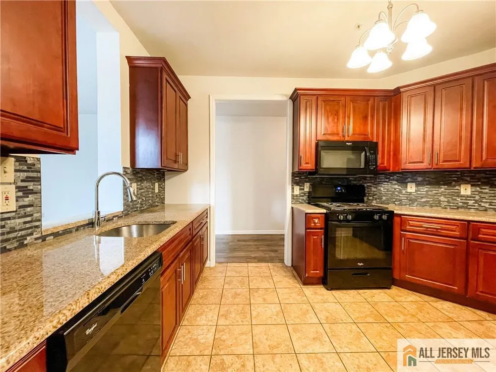 105 Regency Place Woodbridge Proper, NJ 07095