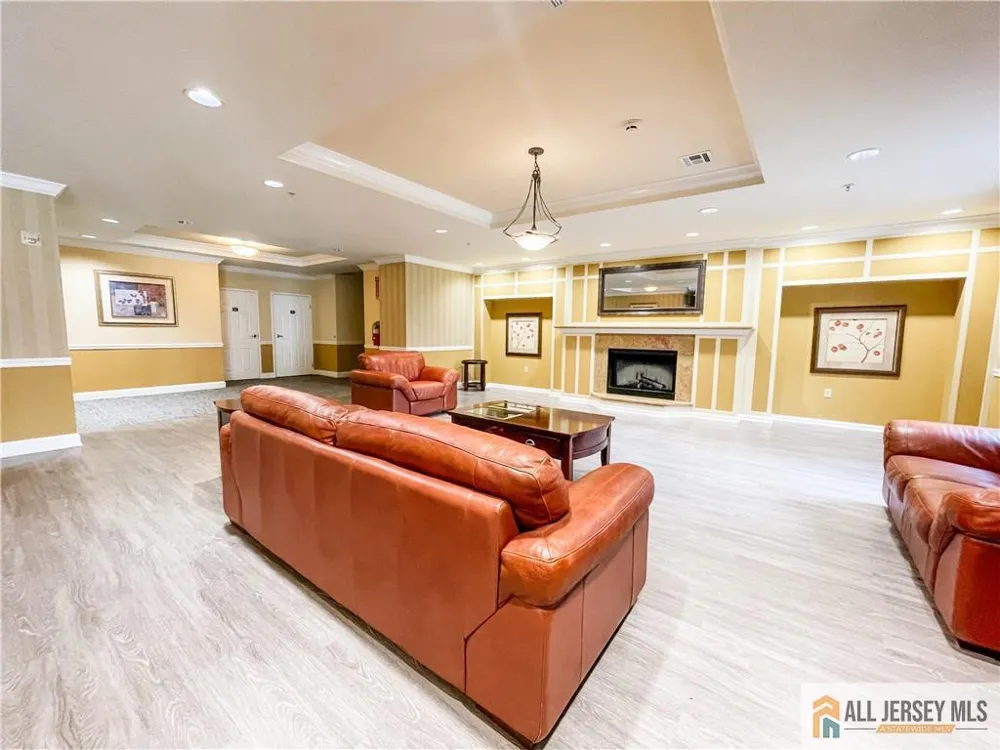 105 Regency Place Woodbridge Proper, NJ 07095