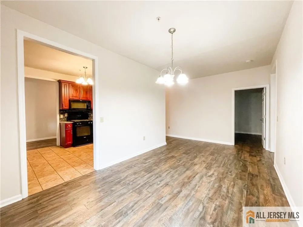 105 Regency Place Woodbridge Proper, NJ 07095
