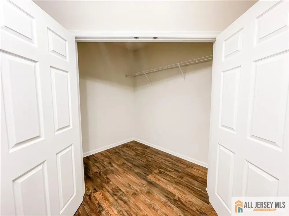 105 Regency Place Woodbridge Proper, NJ 07095