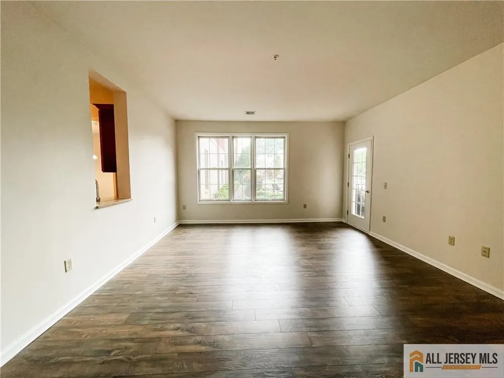 105 Regency Place Woodbridge Proper, NJ 07095