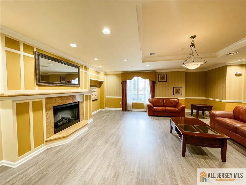 105 Regency Place Woodbridge Proper, NJ 07095