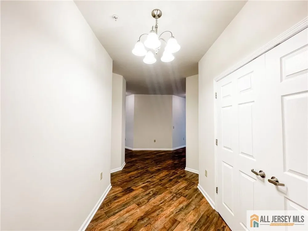 105 Regency Place Woodbridge Proper, NJ 07095
