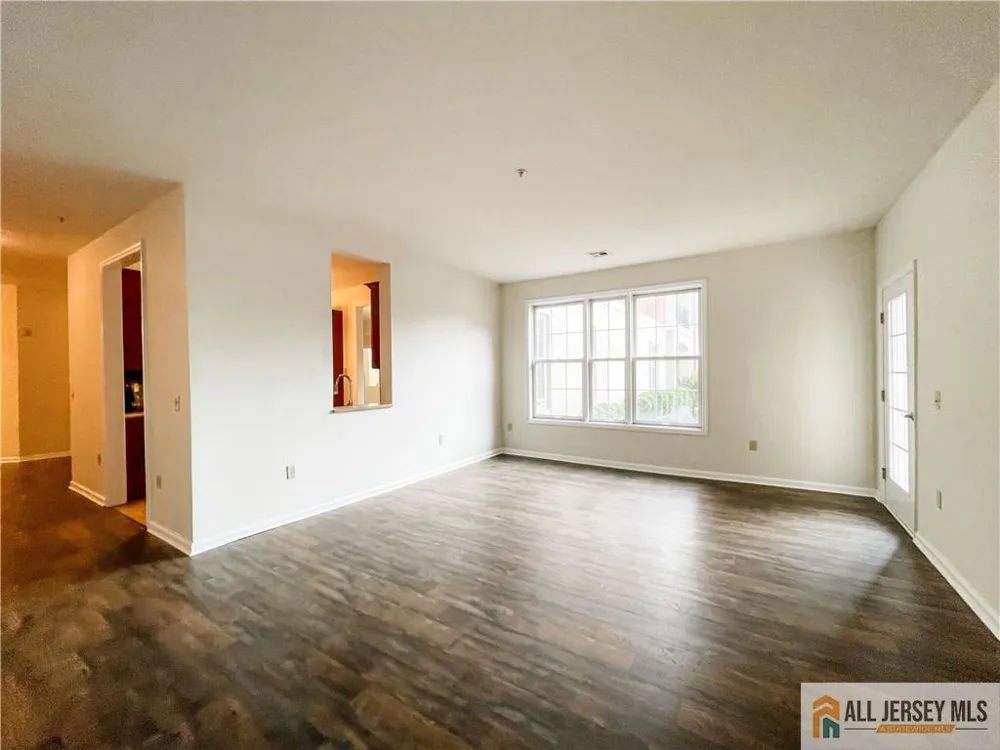 105 Regency Place Woodbridge Proper, NJ 07095