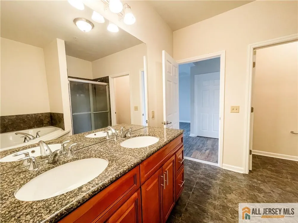 105 Regency Place Woodbridge Proper, NJ 07095