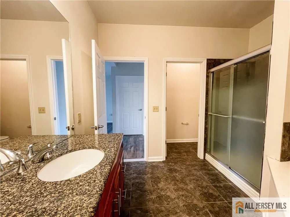 105 Regency Place Woodbridge Proper, NJ 07095