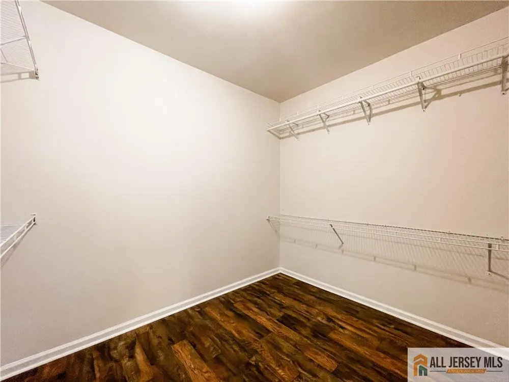 105 Regency Place Woodbridge Proper, NJ 07095