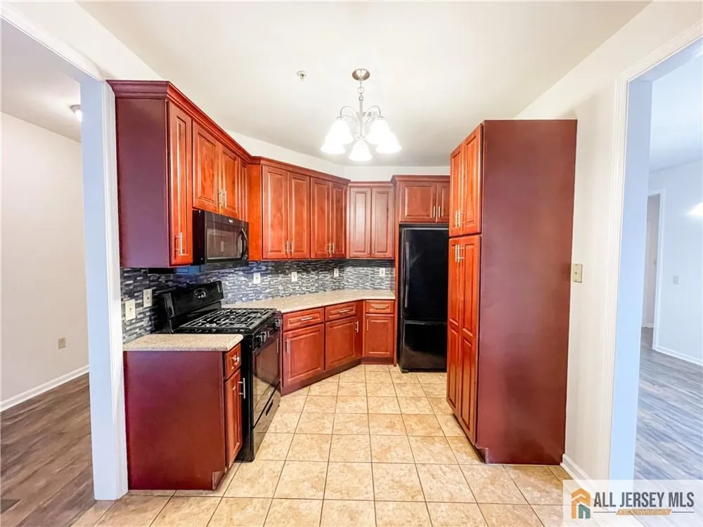 105 Regency Place Woodbridge Proper, NJ 07095