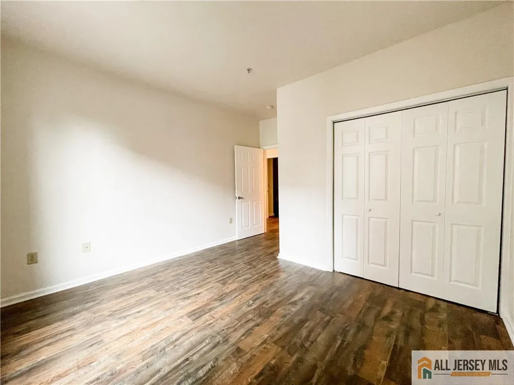 105 Regency Place Woodbridge Proper, NJ 07095