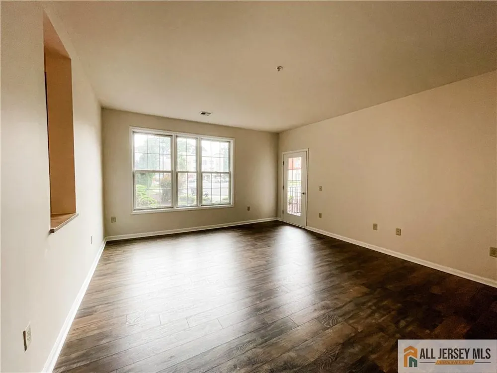 105 Regency Place Woodbridge Proper, NJ 07095
