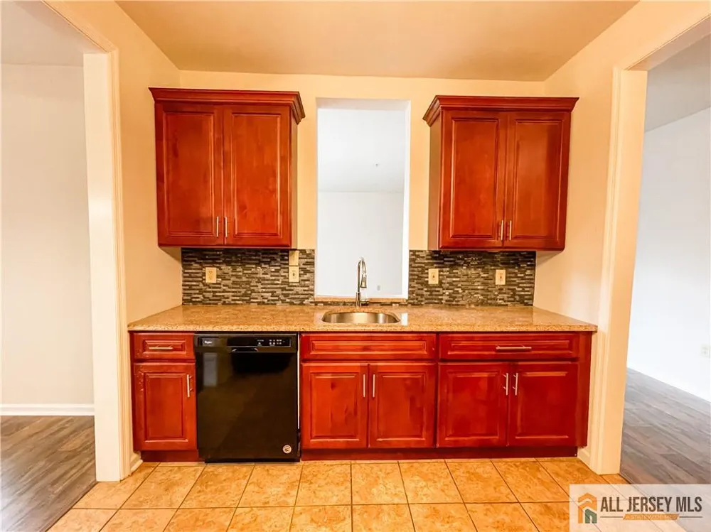 105 Regency Place Woodbridge Proper, NJ 07095