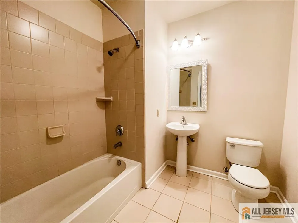 105 Regency Place Woodbridge Proper, NJ 07095