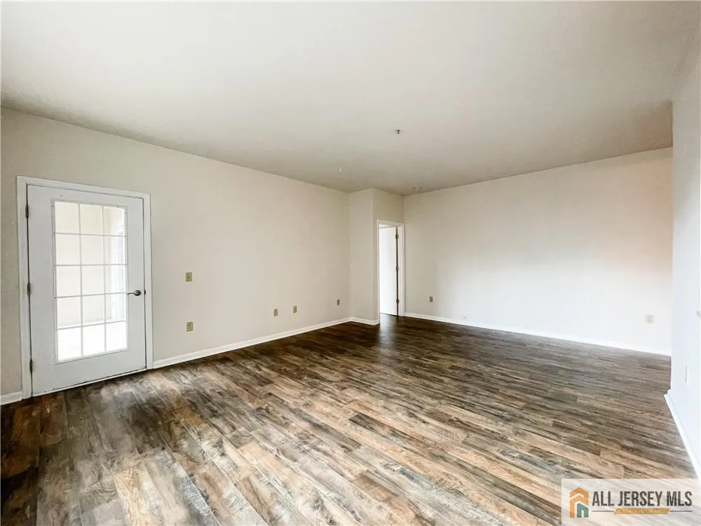 105 Regency Place Woodbridge Proper, NJ 07095