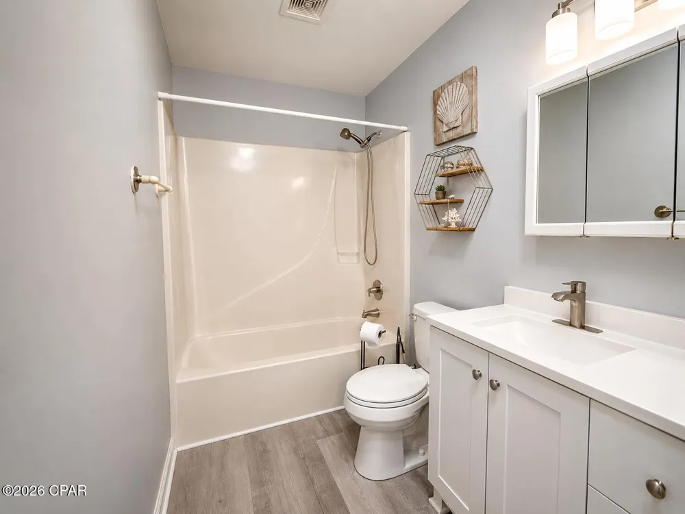 4113 Holiday Drive #201 Panama City, FL 32408