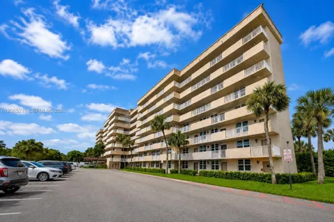 250 Jacaranda Dr #805