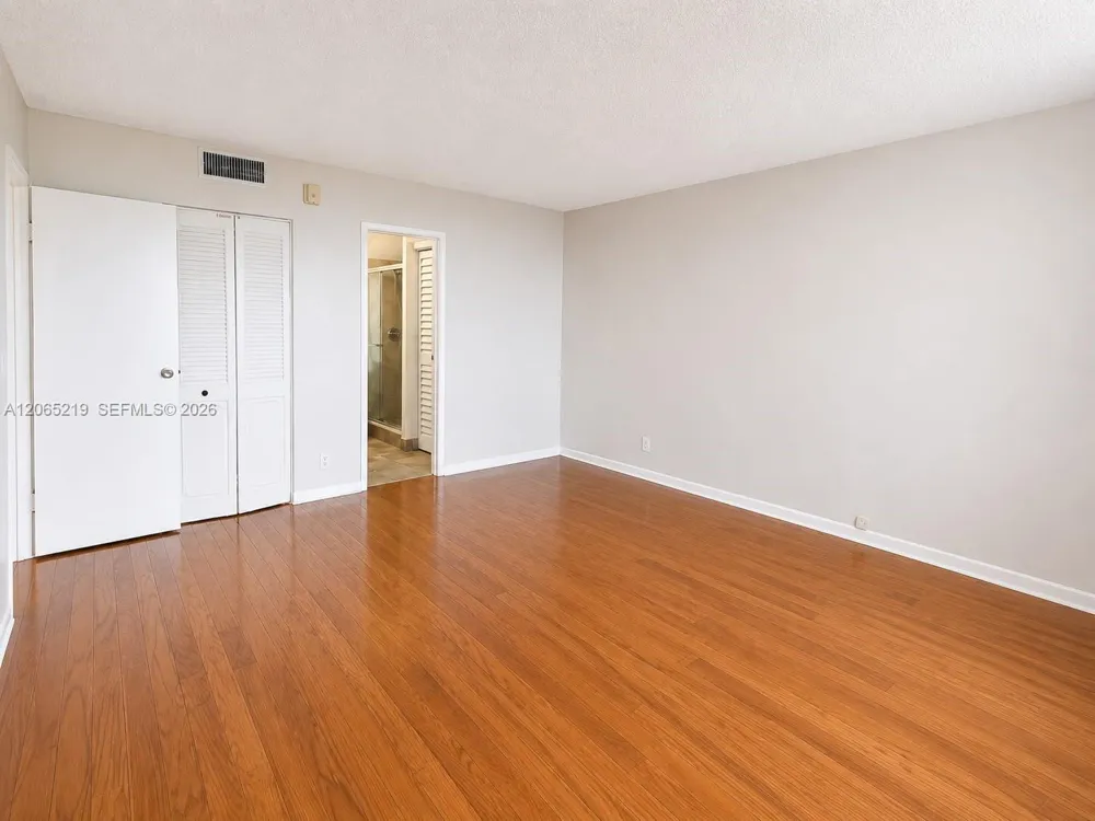 250 Jacaranda Dr #805 Plantation, FL 33324