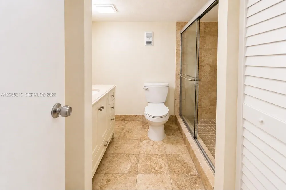 250 Jacaranda Dr #805 Plantation, FL 33324