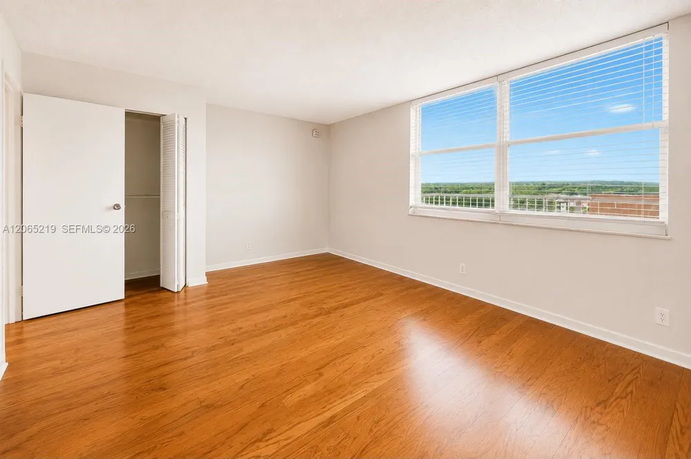250 Jacaranda Dr #805 Plantation, FL 33324